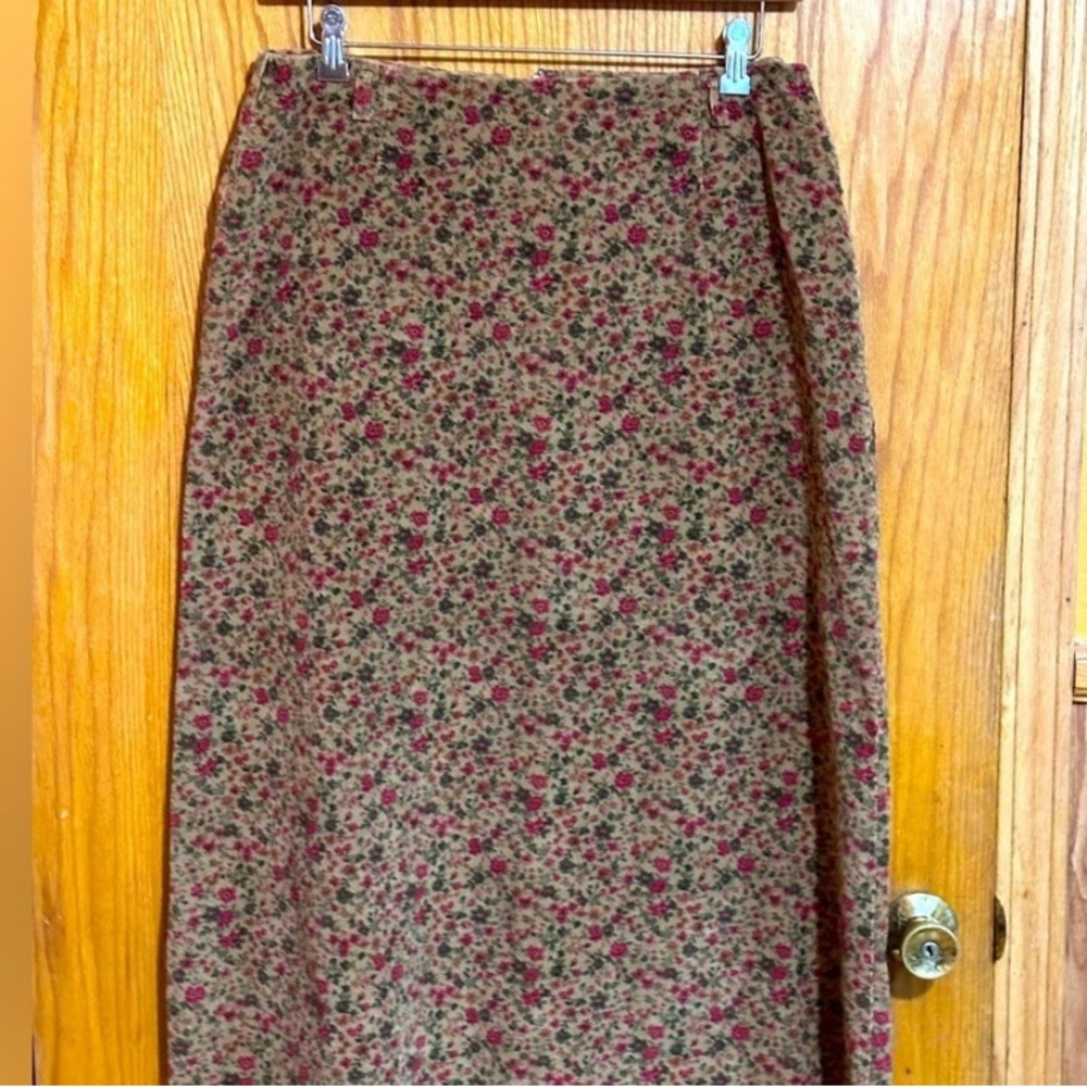 Chic Floral Midi Skirt in Red and Brown